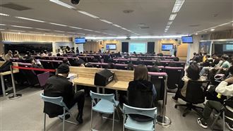 中市府首場新光勞權說明　吸百名員工到場