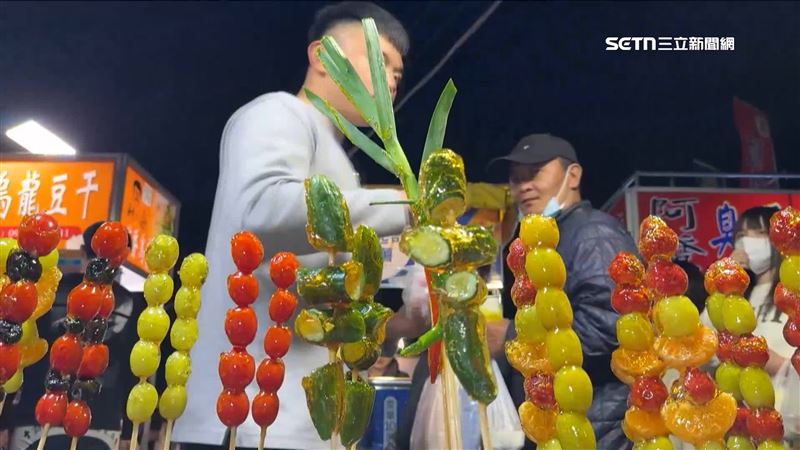 獨／糖葫蘆創意戰！大蒜、辣椒裹糖衣