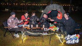 六棒一起完成露營的旅遊心願。（圖／TVBS提供）
