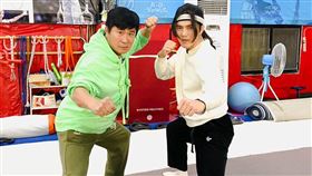 胡瓜跟奇軒同台。（圖／《下面一位》提供）