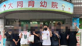 隱餐飲集團董事長鄭淳駿每月帶領員工做公益。（圖／翻攝自臉書）