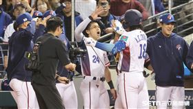 ▲WBC資格賽對西班牙，台灣隊游擊手張育成炸裂2分砲。（圖／記者劉彥池攝影）