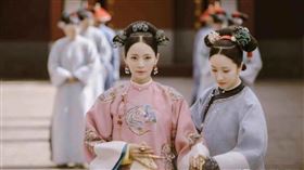 ▲妃子讓宮女左攙右扶，才能顯現出得寵。（圖／翻攝自百度百科）