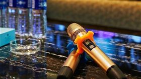 亞太音樂集體管理協會先前公告關於KTV、電腦伴唱機及卡拉OK等公開演出概括授權的使用報酬費率，當中多筆授權費用大幅提升。（示意圖／Pixabay）