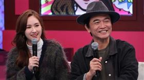 吳姍儒（左）跟吳宗憲一起主持。（圖／中天提供）