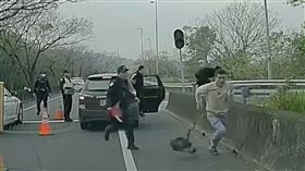 台76臨檢！6人突衝下車狂奔　警追查逮3人
