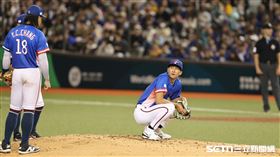 ▲WBC資格賽對南非，台灣隊先發投手沙子宸身體不適退場。（圖／記者劉彥池攝影）