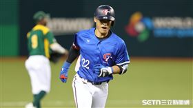 ▲WBC資格賽對南非，台灣隊三壘手李宗賢炸裂2分砲。（圖／記者劉彥池攝影）