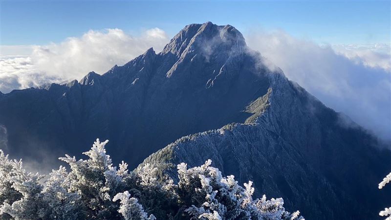 詐騙集團想翻山過海搬錢？不好意思，玉山在前，直接壓住你的假帳戶！玉山銀行與橋頭地檢署簽署合作MOU，攜手建立跨機關資訊共享平台，將金融防詐防線前移至偵查端，玉山銀行總經理林隆政表示，2024年成功攔阻836件詐騙，守住逾6.52億元，今年1至7月再攔阻459件。（圖／氣象署提供）