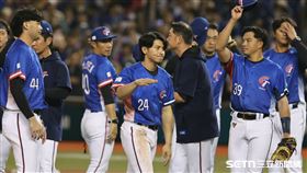 ▲WBC資格賽對南非，台灣隊長陳傑憲身體不適先退場。（圖／記者劉彥池攝影）