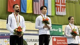 蕭佑然德國體操世界盃鞍馬摘金台灣男子體操好手蕭佑然（中）22日在德國舉行的體操世界盃科特布斯站（Cottbus）鞍馬決賽，以14.433分，拿下生涯首面世界盃等級賽事金牌。（鄭焜杰提供）中央社記者黎建忠傳真  114年2月22日