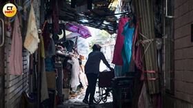 三重貧民窟垃圾搭屋頂　志工嘆如九龍城