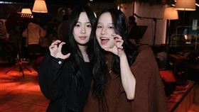 前人氣偶像女團成員高硯晨（晨晨）（左）強調，「女生真的要懂得保護自己，遇到危險時要保持冷靜。」（右）妹妹翎聲響起（翎翎）受邀約拍片差點遭網紅騙到汽車旅館。（圖／TTR女神特賣會提供）