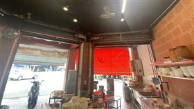 紅鼻子豬腳專賣店宣布停止營業，抱怨政府政策，網友對業者說法並不買單紛紛怒噴，網紅「486先生」也發文開嗆。（圖／翻攝自臉書＠紅鼻子豬腳專賣）