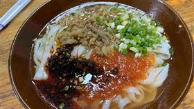 中國貴州省一家殯儀館的米粉爆紅，因不對外販售，許多饕客索性冒充死者家屬，不顧一切要吃到。（圖／翻攝自小紅書）