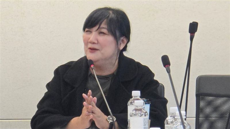 楊舒雅嗆合法要飯遭起底　伍麗華不捨發聲