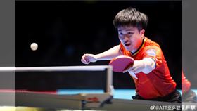林昀儒4強敗給王楚欽，晚間將和林詩棟爭奪銅牌。（圖／翻攝自亞乒聯微博）