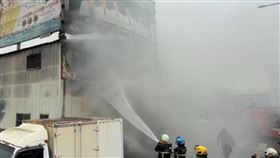 雲林斗六市文化路，一處2層樓高的鐵皮建物火警。（圖／翻攝畫面）