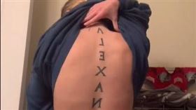 抖音網紅刺青前男友名字　（圖／翻攝自..ashlyn.grace抖音）