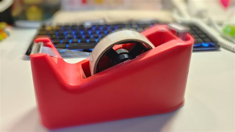 中東戰火燒到民眾荷包了！塑膠袋、封箱膠帶、塑膠包材...再過不久可能都要漲價了。（圖／記者許雅惠攝影）