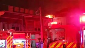 嘉義縣民雄鄉秀林村一處民宅今天（24日）清晨發生火警，警消人員獲報趕往搶救，消防員進入屋內查看後，發現一名男子陳屍在三樓房間門口，遺體旁還有一條水管，死者疑似試圖救火不成，遭嗆暈被燒成焦屍。