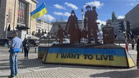 俄烏戰爭3週年  布魯塞爾挺烏集會盛況驟減俄烏戰爭3週年，美國強力促和使「烏克蘭疲勞」更發酵，布魯塞爾挺烏集會從2023年上萬人、2024年7000人到今天不滿千人，但在場烏克蘭人表示，不會放棄3年來的犧牲，矢言奮戰到底。中央社記者田習如布魯塞爾攝 114年2月24日