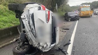 國1頭屋段2車碰撞翻覆　4大3小受傷送醫