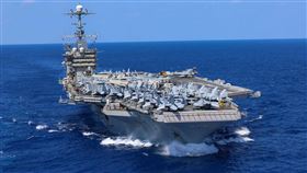 美國尼茲米級航空母艦杜魯門號（USS Harry S. Truman），12日深夜在地中海與一艘巴拿馬籍貨輪發生碰撞，導致右舷艦艉毀損，杜魯門號目前靠泊希臘蘇達灣的海軍緊急維修，這起離譜意外，也讓艦長史諾登上校遭美軍解職查辦。