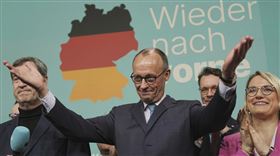 ▲德國保守派在野黨梅爾茨將成為下一屆德國總理，他在勝選感言上斥責川普和俄羅斯結盟。（圖／美聯社／達志影像）