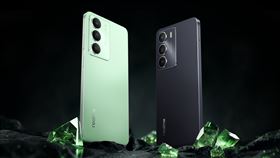 realme 14x推出「幻晶綠」和「曜石黑」兩款配色，以及超越同價位手機的最強購機好禮。（圖／品牌業者提供）