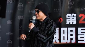 以贊助商董事身分出席的資深藝人小馬（右），支持推廣發展全國素人參與技擊運動的初衷（圖／拳願明星格鬥賽提供）