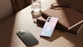 OPPO A5 Pro 5G以萬元內的價位帶，帶來目前市面上AI功能最完備的中階機。（圖／品牌業者提供）