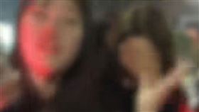 中國3名女子喝醉搭小黃吐在車上，拒付清潔費，遭網友韃伐。(圖/翻攝微博)