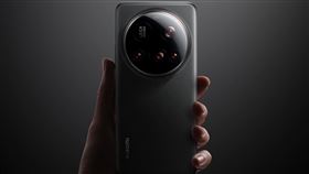 小米手機官方微博釋出照片並寫道，小米15 Ultra，巔峰影像科技旗艦。（圖／翻攝自小米手機微博）