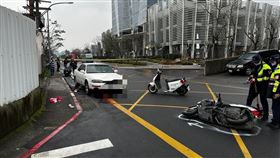 北市內湖嚴重車禍。（圖／翻攝畫面）