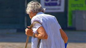 老人,老年人,長輩,白髮,高齡(圖/pixabay)