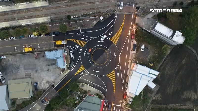 獨／看嘸？大村新圓環上工　用路人頻逆向