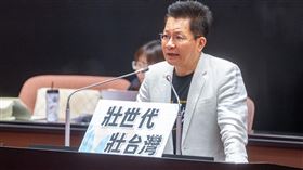 吳春城捲入「壯世代」商標及家族企業政府標案爭議。（圖／翻攝自吳春城臉書）