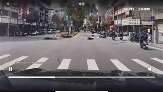騎車切道撞紅牌重機！騎士「滾三圈」停下