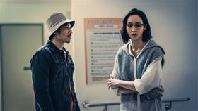 張鈞甯（右）和越南影帝連炳發有許多精彩對手戲，戲外也感受到對方的幽默與氣度。（圖／公視、中華電信、瀚草文創提供）