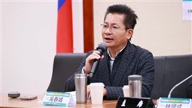 黃智賢質疑，吳春城辭立委想換壯促法繼續。（圖／翻攝自吳春城臉書）