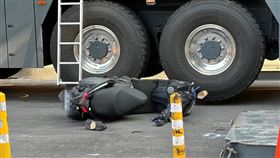 新光三越,機車,管制區,車禍,自撞（圖／翻攝畫面）