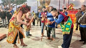 ▲茶山福德宮與恆春郡福德宮土地公義結金蘭儀式。（圖／翻攝自茶山福德宮）