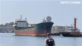 中資背景漁船拖斷中華電信海底電纜。（圖／海巡署提供）