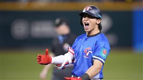 ▲WBC資格賽台西加賽，台灣隊外野手陳傑憲敲出安打上壘。（圖／棒球協會提供）