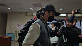 週刊指出，李威之所以24日未被聲押，是因他向檢方詳細交代了案發當天的在場者，並且協助檢方破解信眾在案發後成立的串供LINE群組，還一併供出犯案過程。（圖／報系資料照）