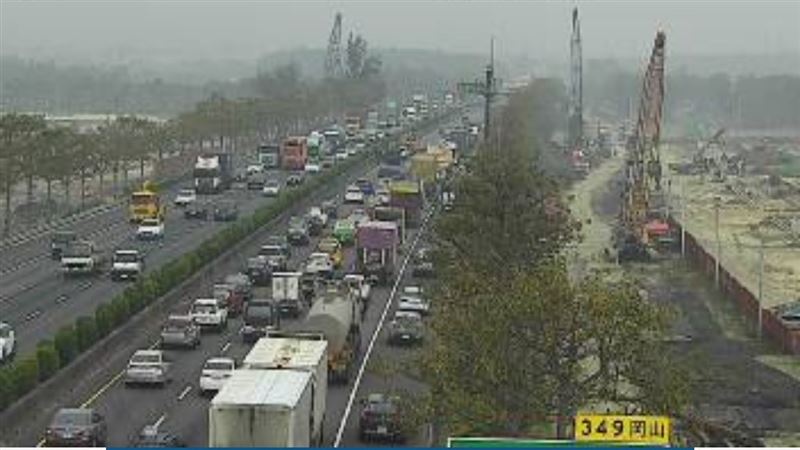 新／國道5車連環撞「堵3公里」速度低於20