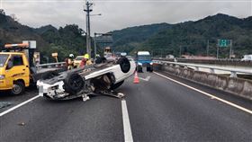 男子慘遇車禍，命大的僅頭部輕微挫傷。（圖／警方提供）