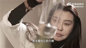 王祖賢拍片宣布開設艾灸館。（圖／翻攝微博）