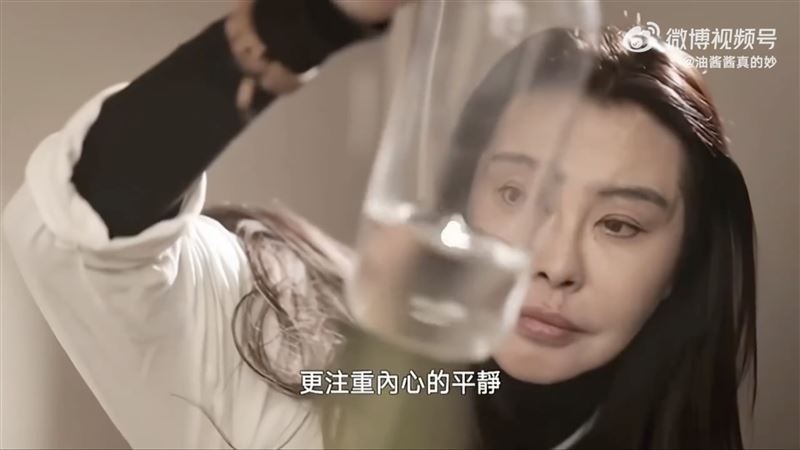 王祖賢無預警拍新影片！真實神態轟動影迷